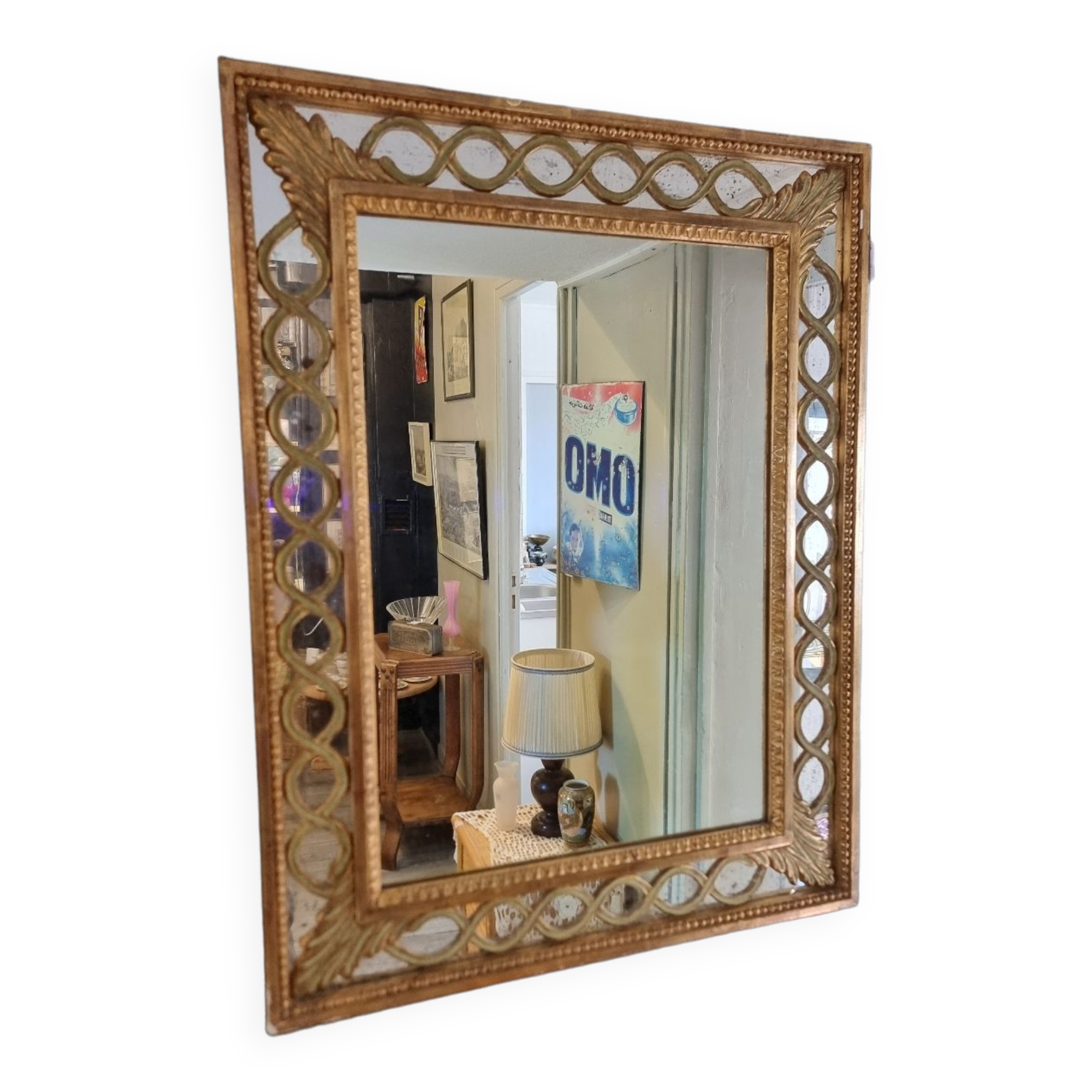 Mirror with parecloses