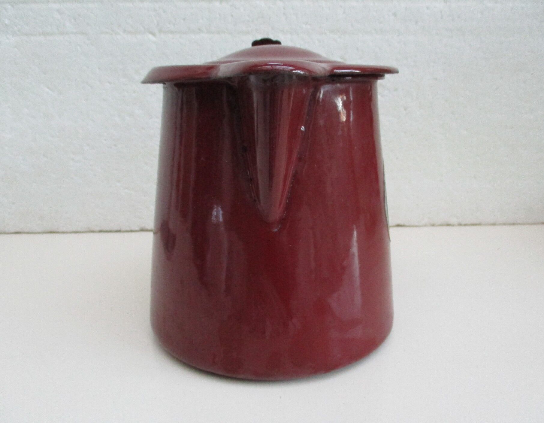 Old enamelled sheet metal pourer from Leroc