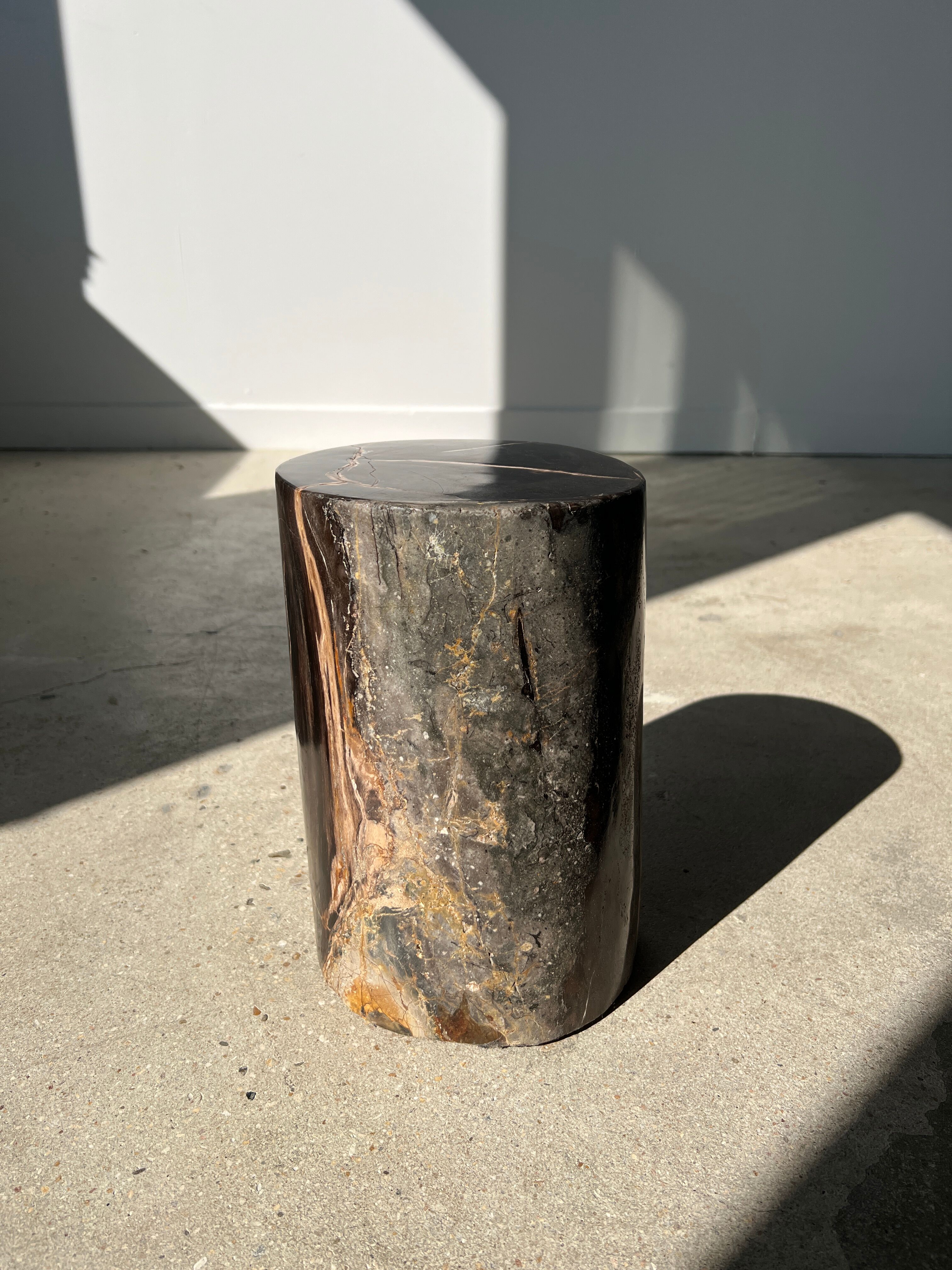 Side table in black petrified wood with light streaks h: 27,5cm d:18,5cm