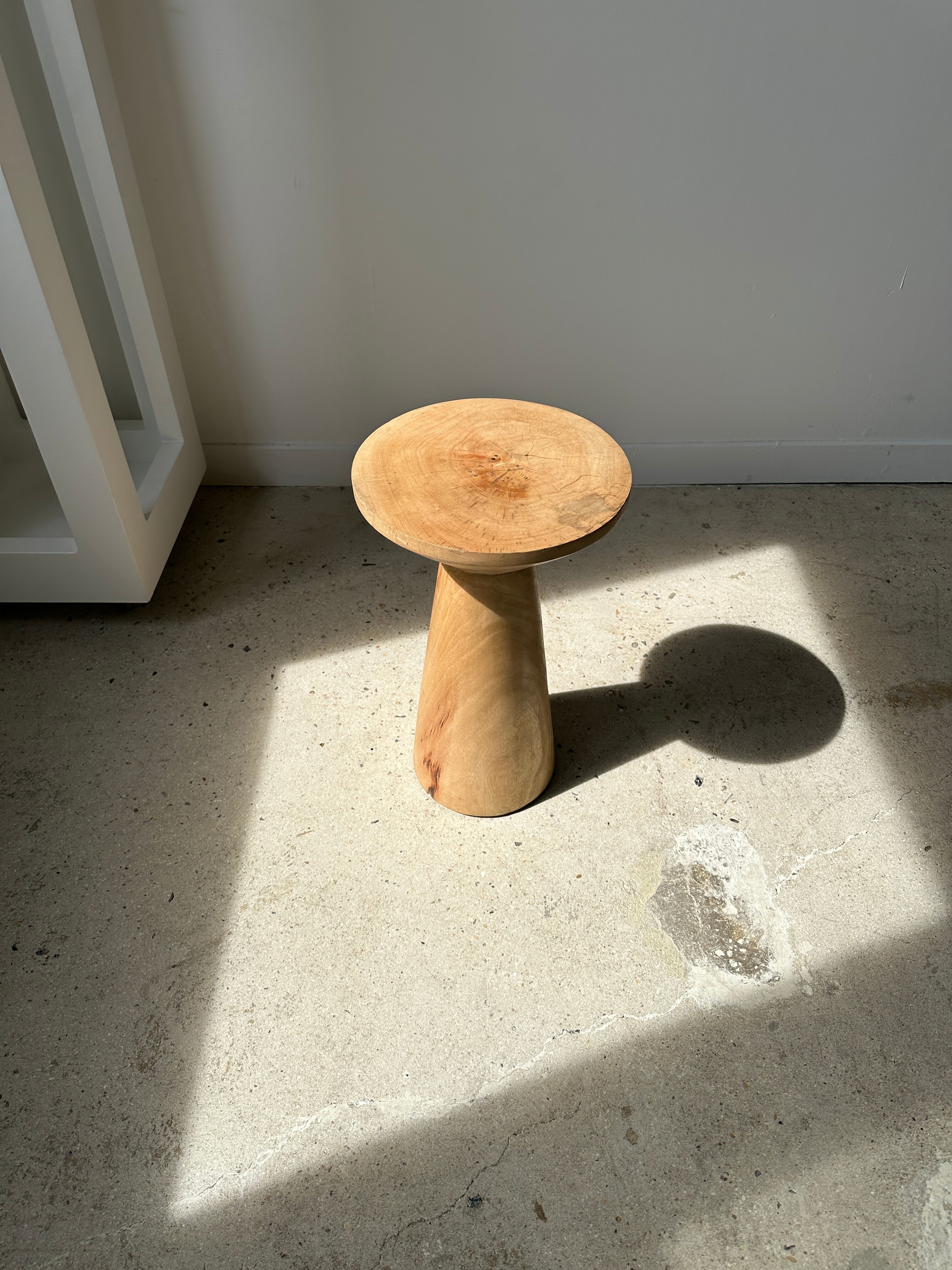 Side table, end of sofa in natural mango monoxyl conical tray H:50cm