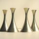 Ensemble de 4 bougeoirs Art Déco par Just Andersen des années 1940 - design minimaliste élégant et raffiné.