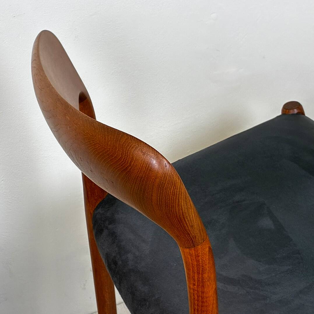 A beautiful pair of modern Scandinavian dining chairs in teak, model 75 by Niels Otto Møller.