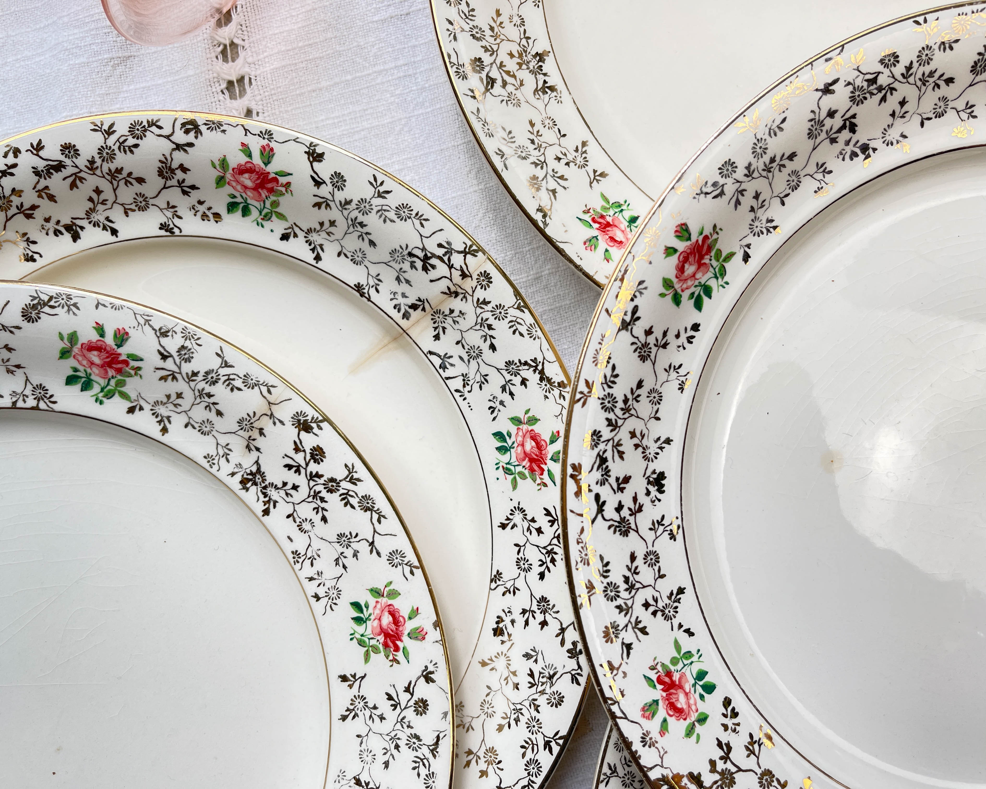9 Villeroy Boch flat plates in white golden porcelain floral pattern
