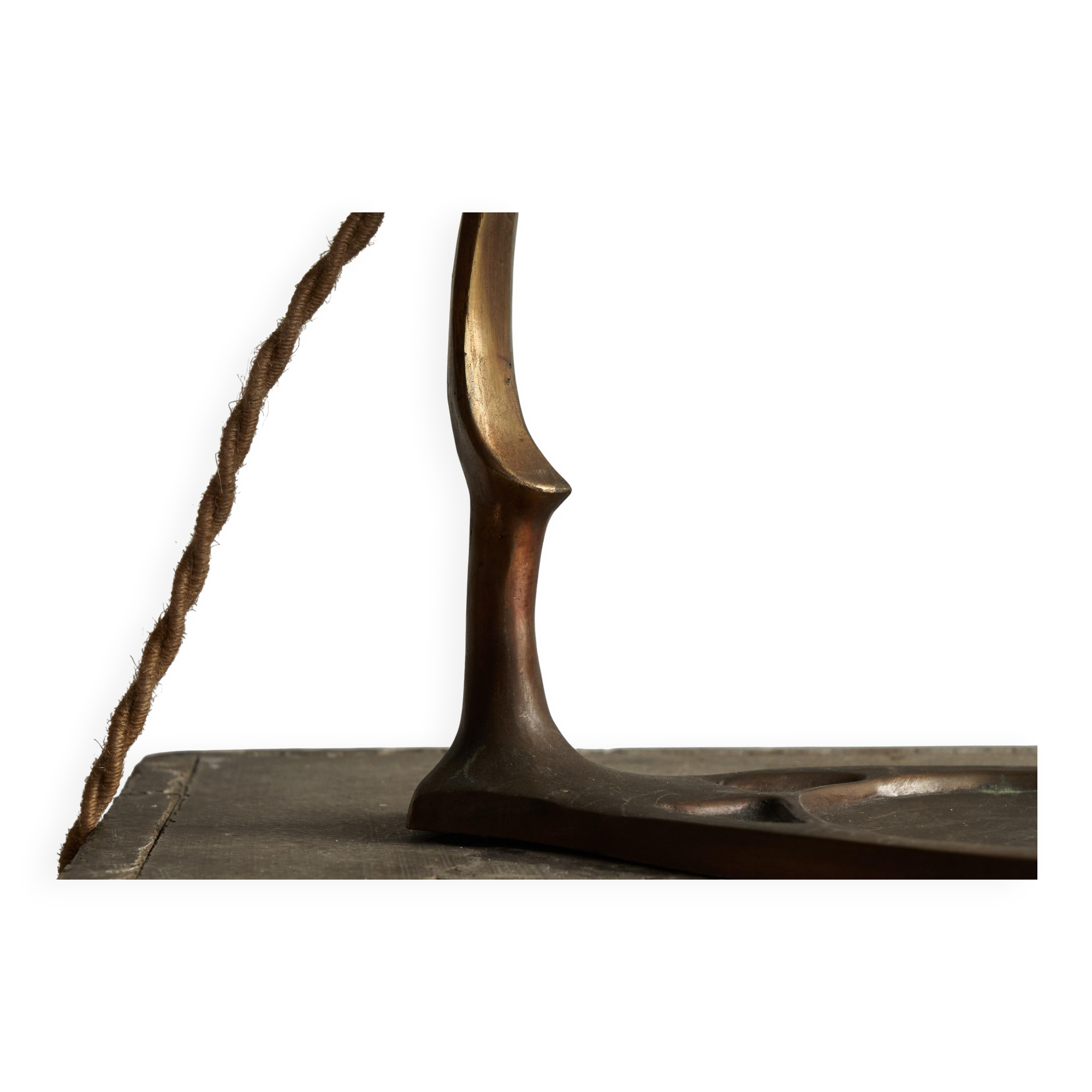 Art Nouveau table lamp in cast brass and engraved glass, 1920s