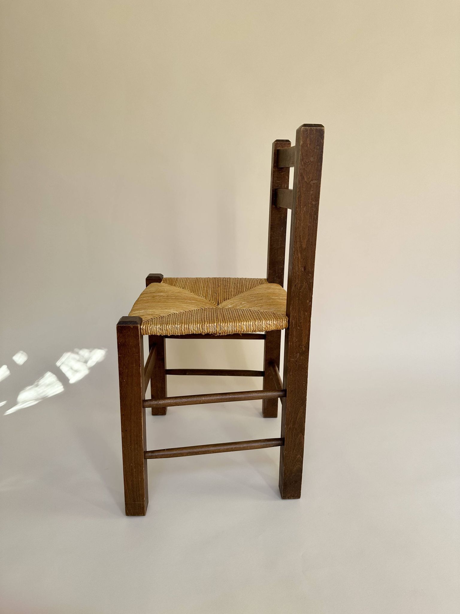 Set de quatre chaises paysannes paillées