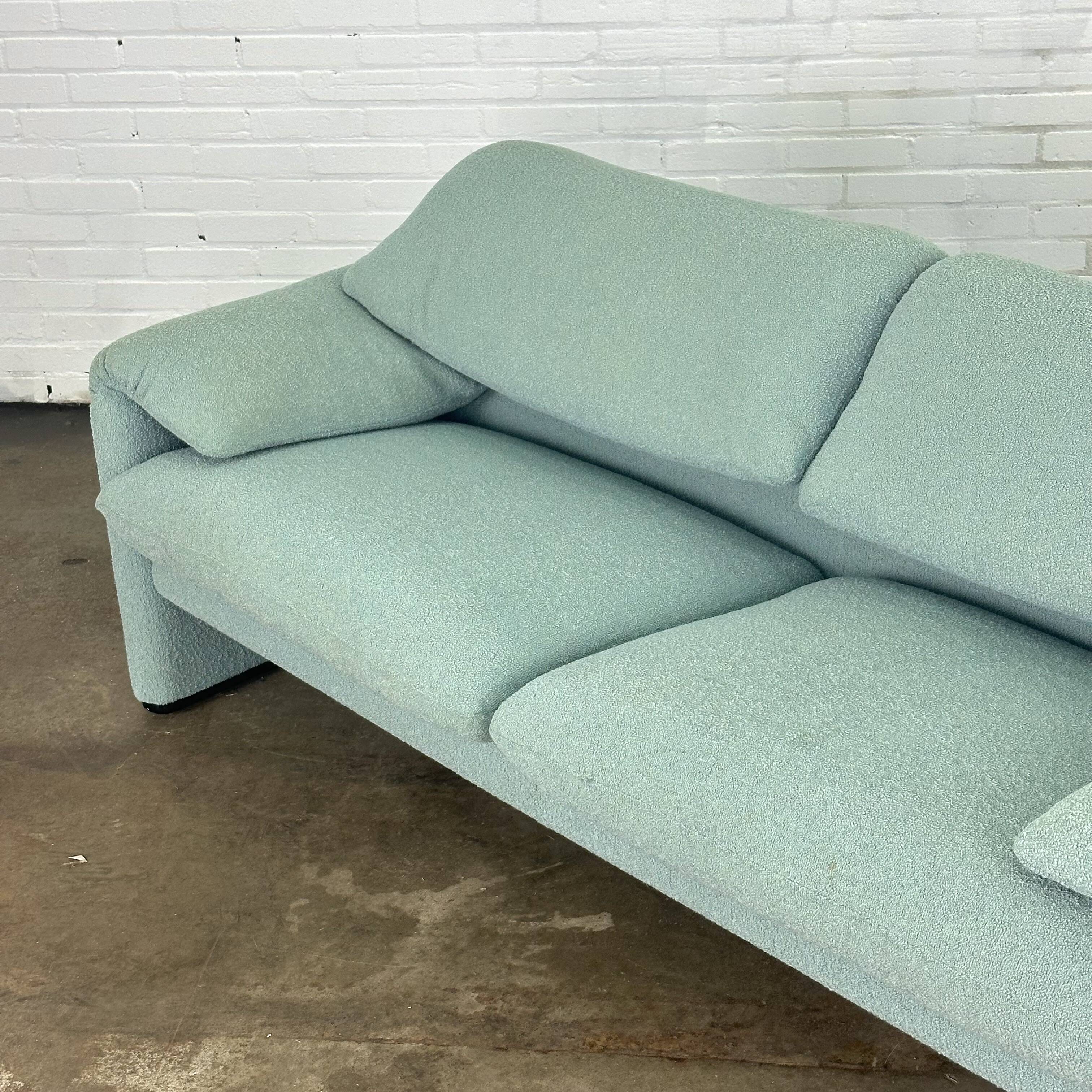Canapé Cassina Maralunga turquoise / vert conçu par Vico Magistretti