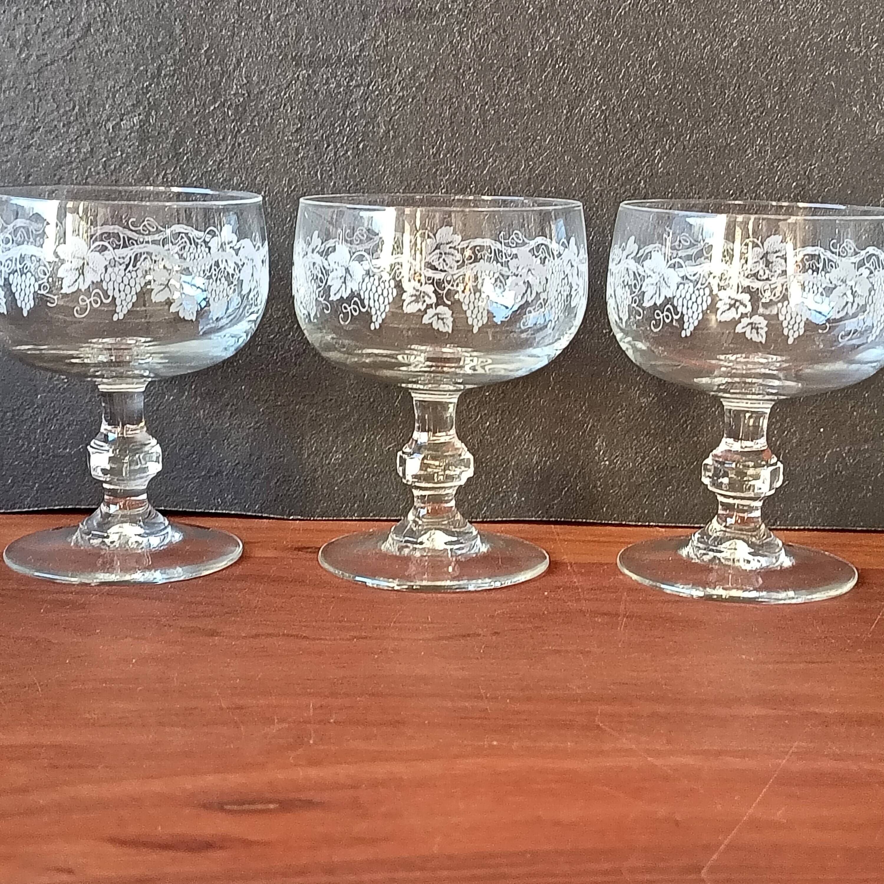 7 champagne coupes, vintage glass coupes