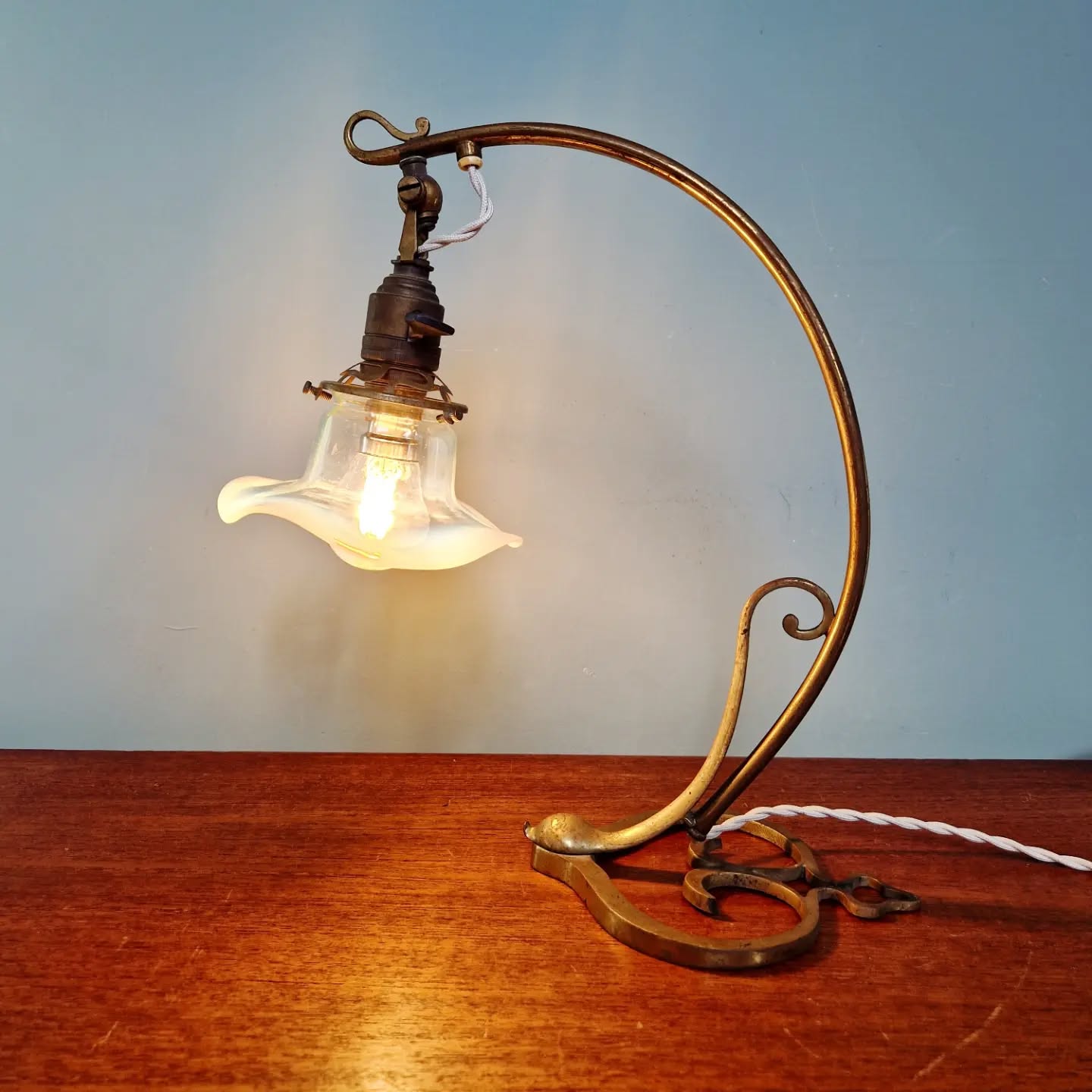 Lampe de table Art Nouveau, verre opalescent, 1900