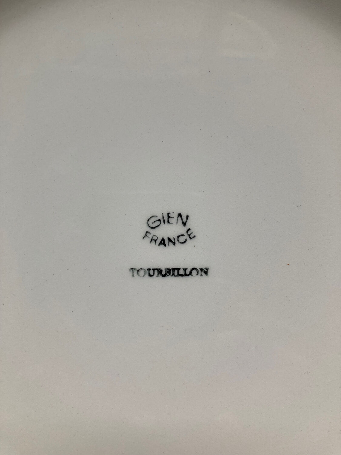 Gien round dish, Tourbillon model