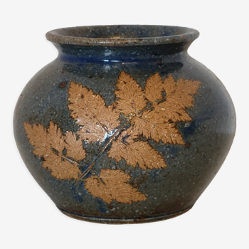 Sandstone vase decorated with oak leaf, ceramic by Alain Blanchard