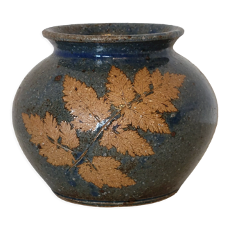 Sandstone vase decorated with oak leaf, ceramic by Alain Blanchard