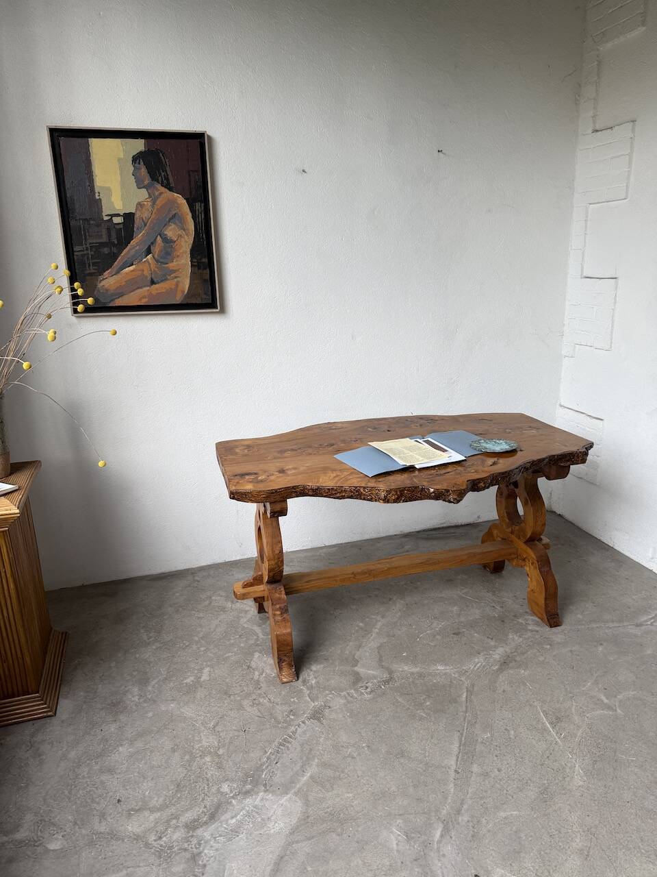 Table artisanale en orme massif, art populaire