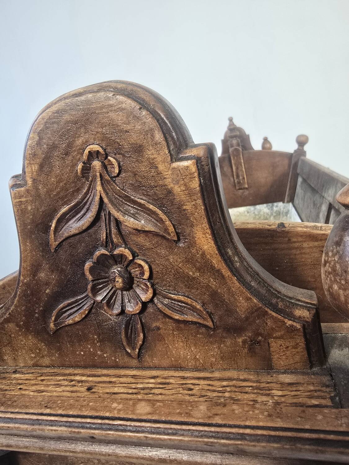 19th century cradle in carved fruitwood – Antique planter