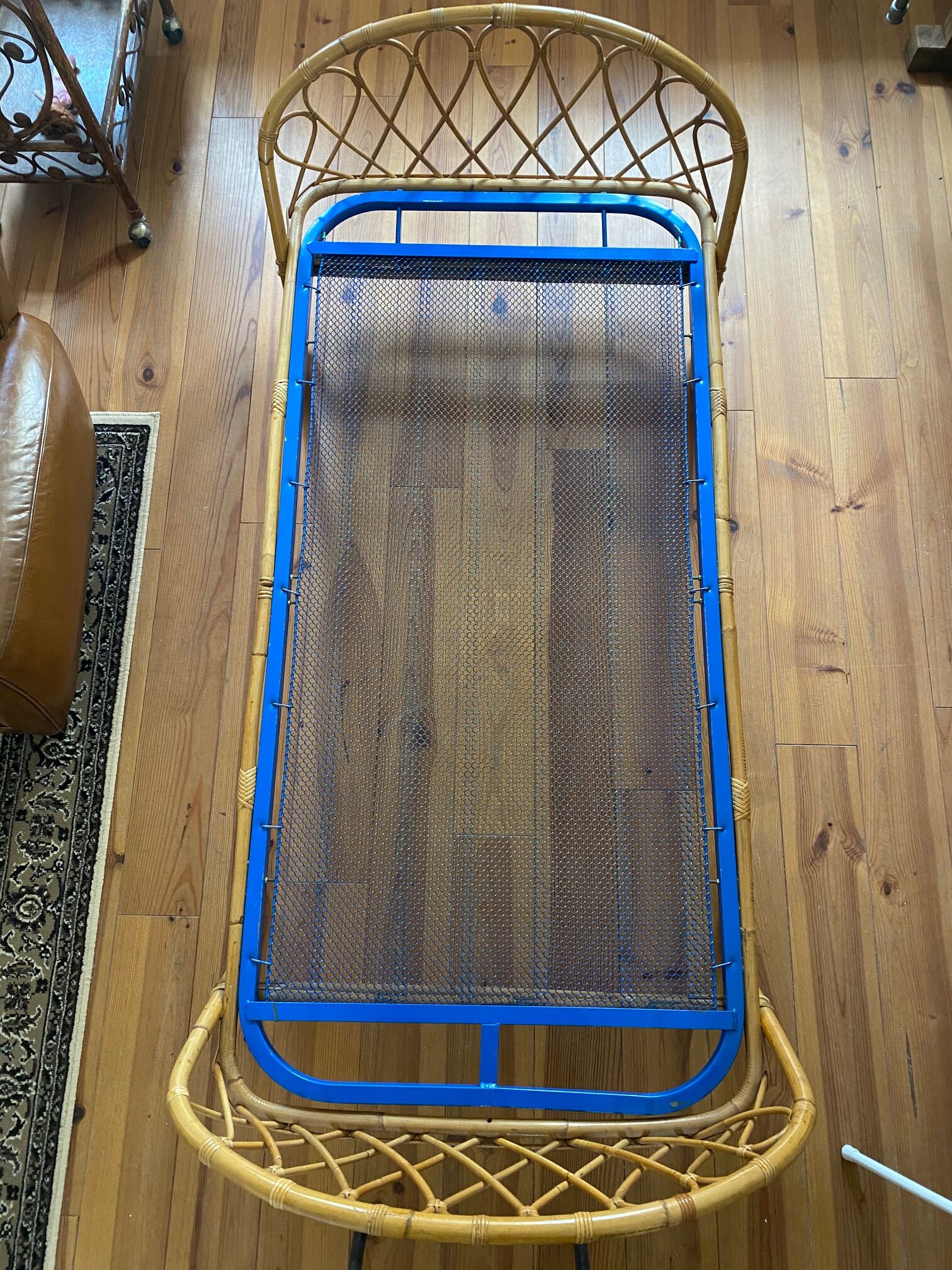 Vintage basket bed in rattan 1960