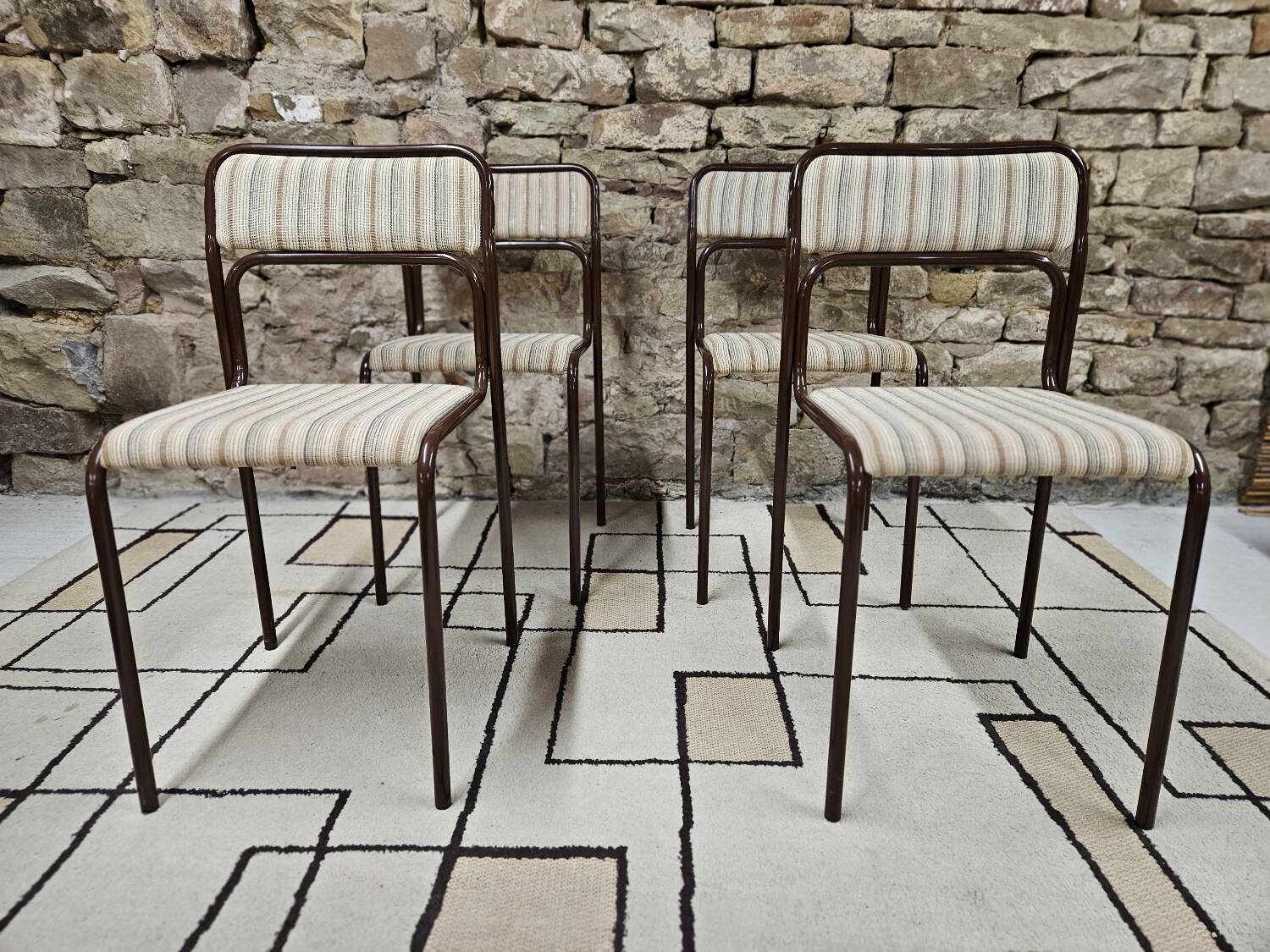 Set of 4 vintage stackable chairs 1980