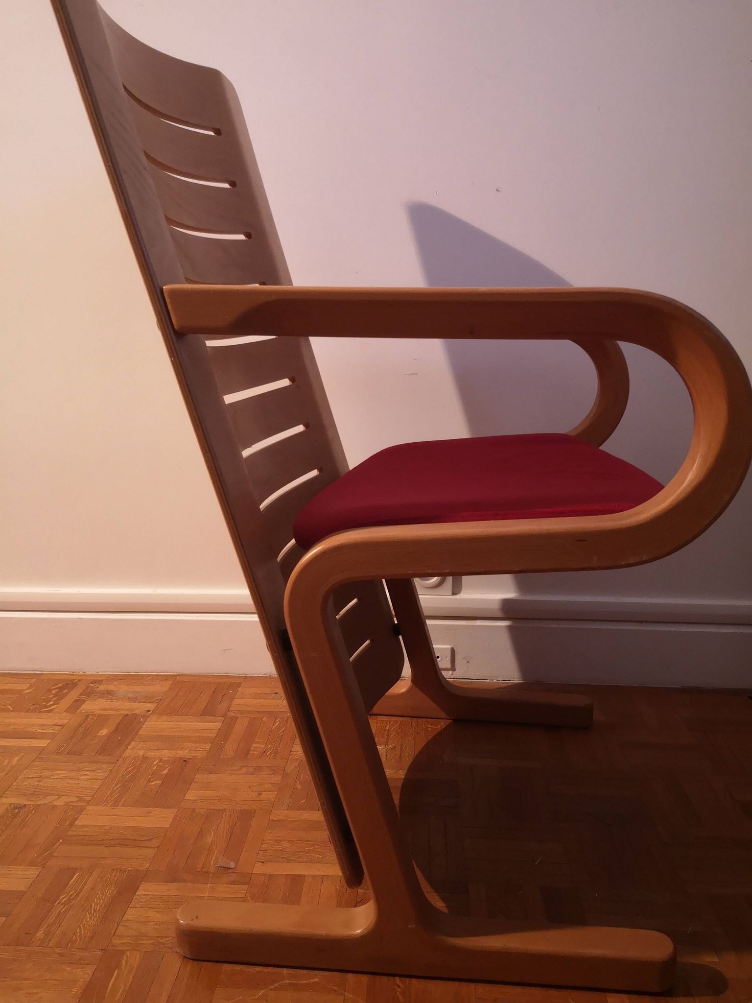 Fauteuil en bois design danois signé