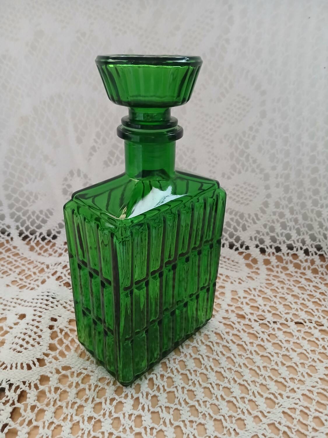 Carafe ancienne en verre pressé italien