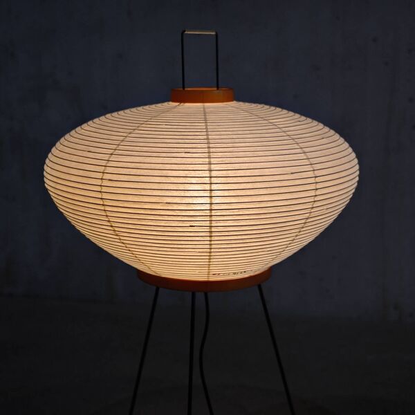 Isamu Noguchi Modèle 9A Akari Light Sculpture fabriquée à la main par Ozeki, Japon