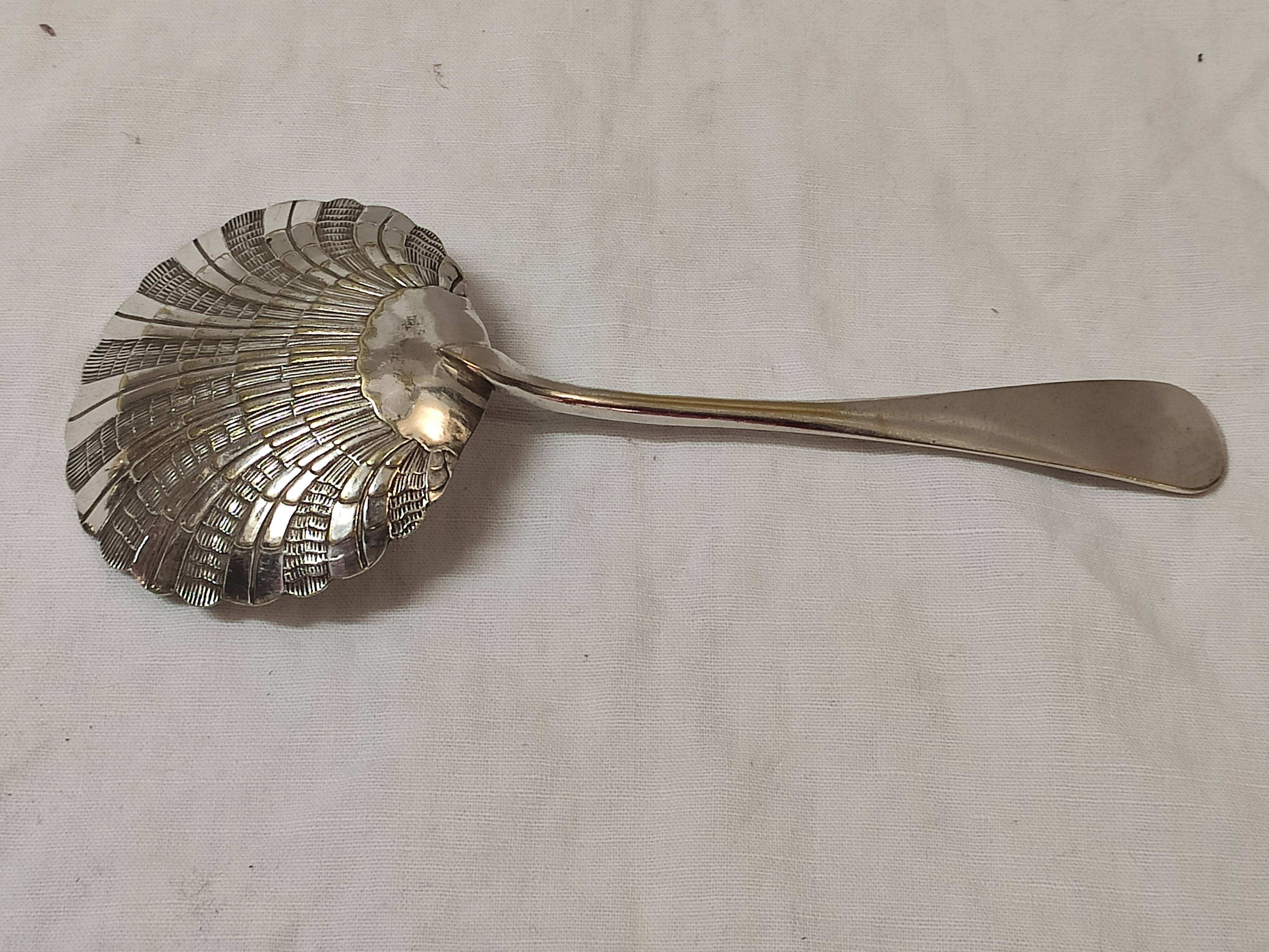 Scallop spoon, silver metal