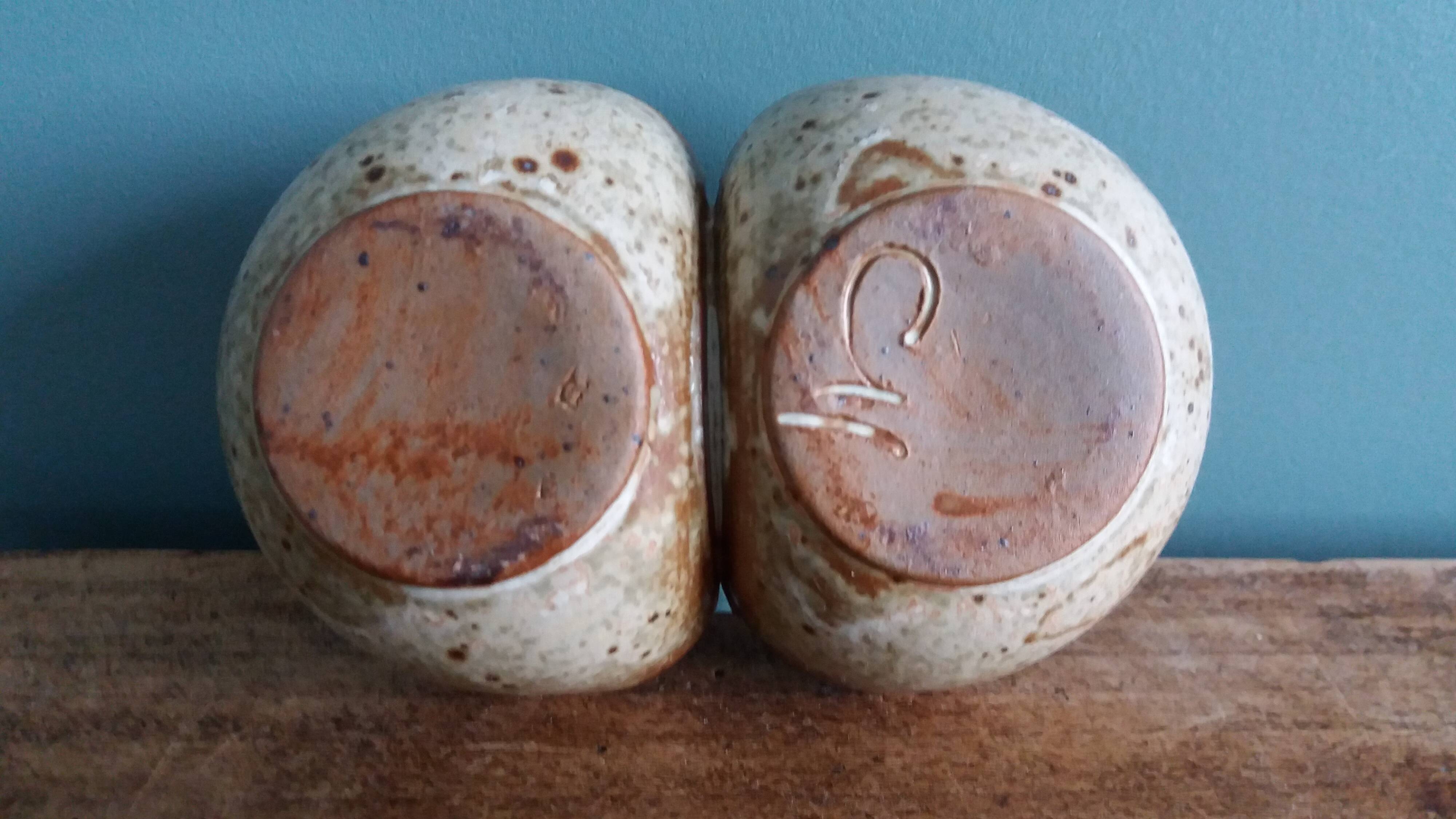 Stoneware salt and sauce dish from Puisaye, signed Jean-Pierre Prud’homme