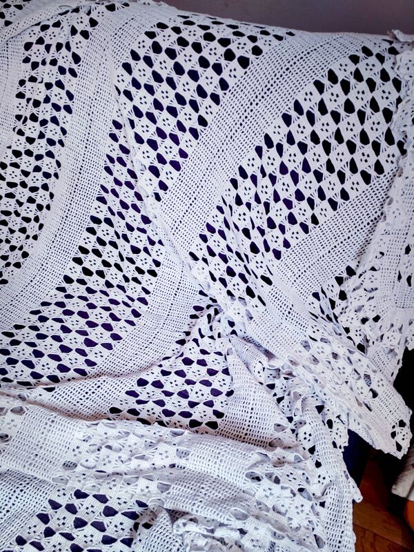 Dessus de lit  en coton blanc  point crochet à la main