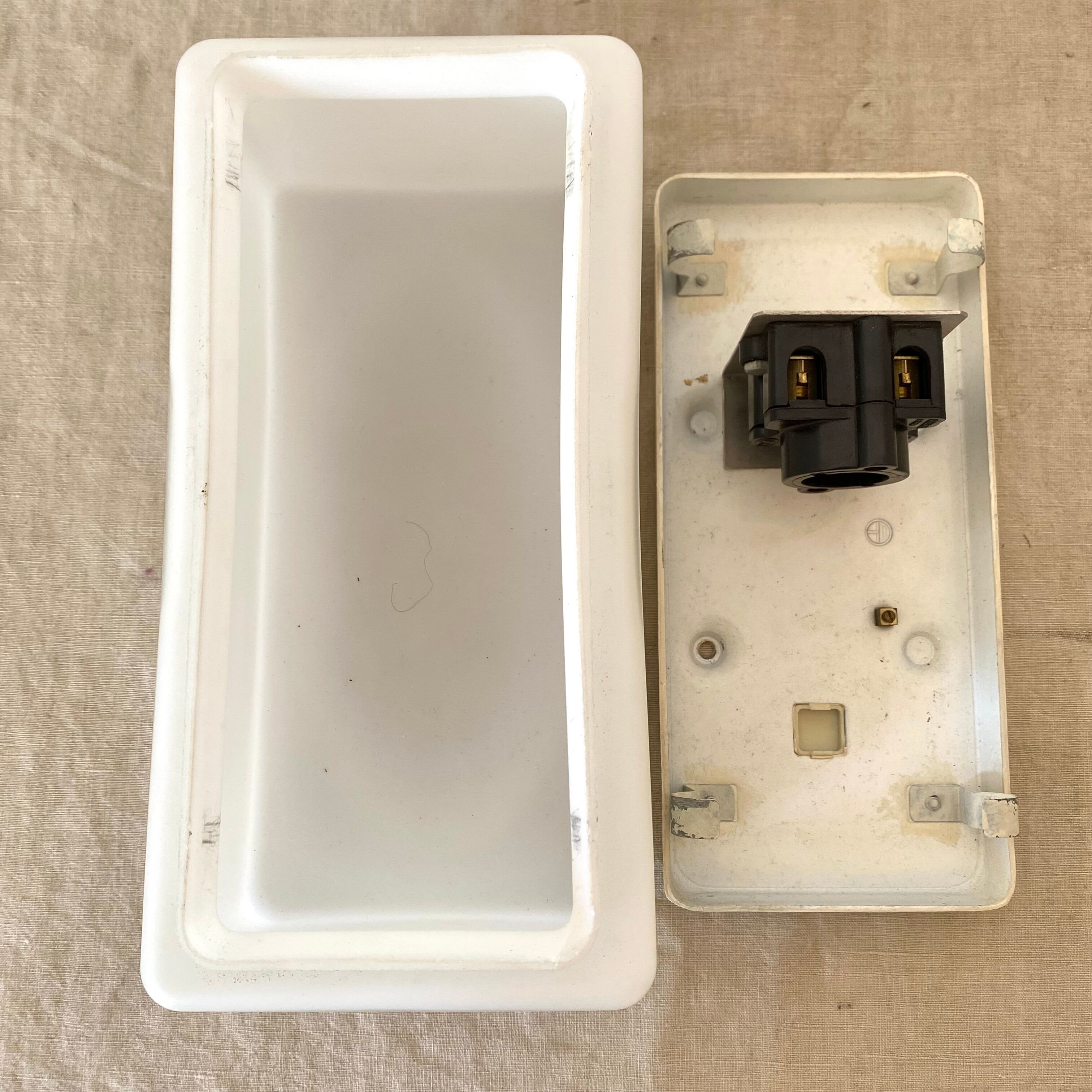 Vintage wall lamp in opaline and metal