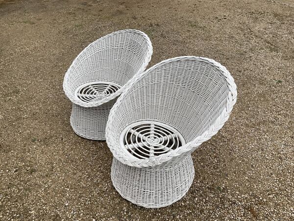 Paire de fauteuils en osier tressé blanc