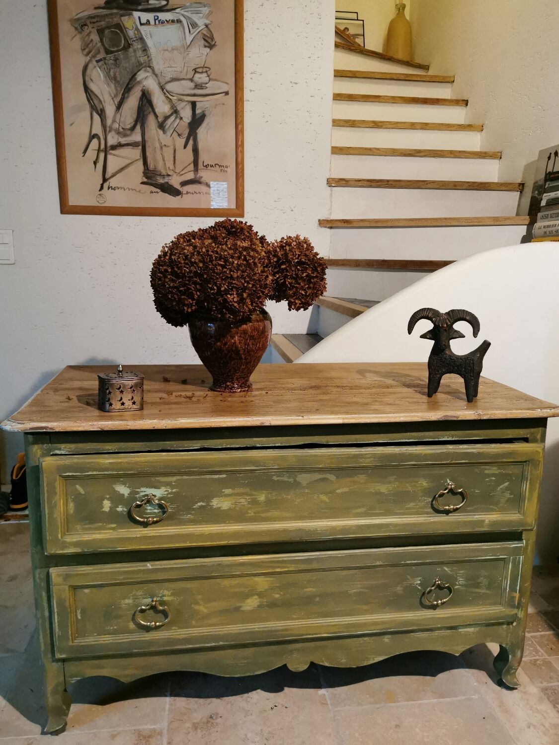 Chest of drawers