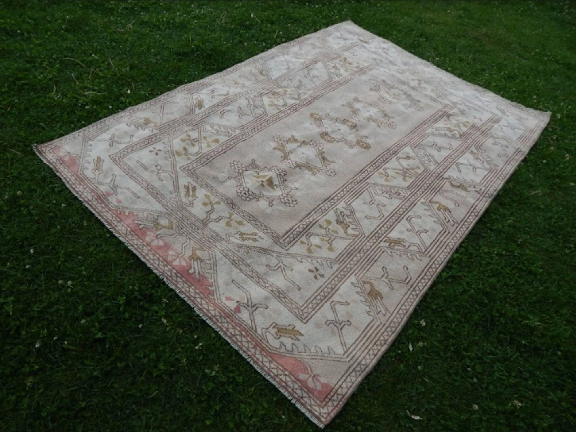 Vintage handmade Turkish rug 160x229 cm