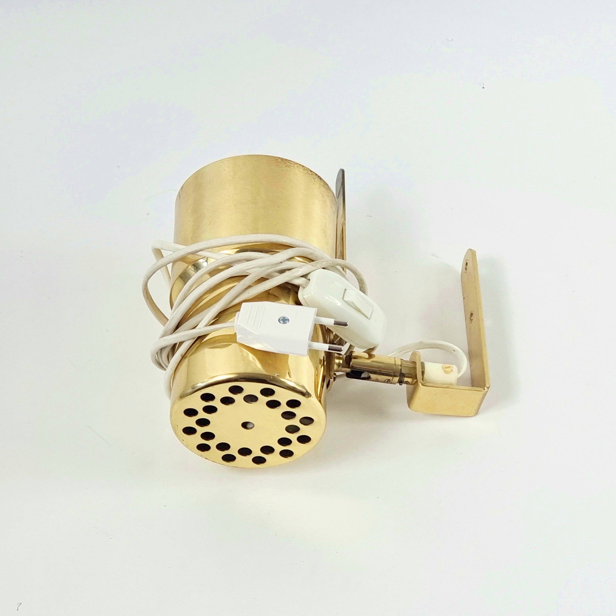 Paire de lampes murales en laiton scandinaves des années 1960 par H.A. Jakobsson.