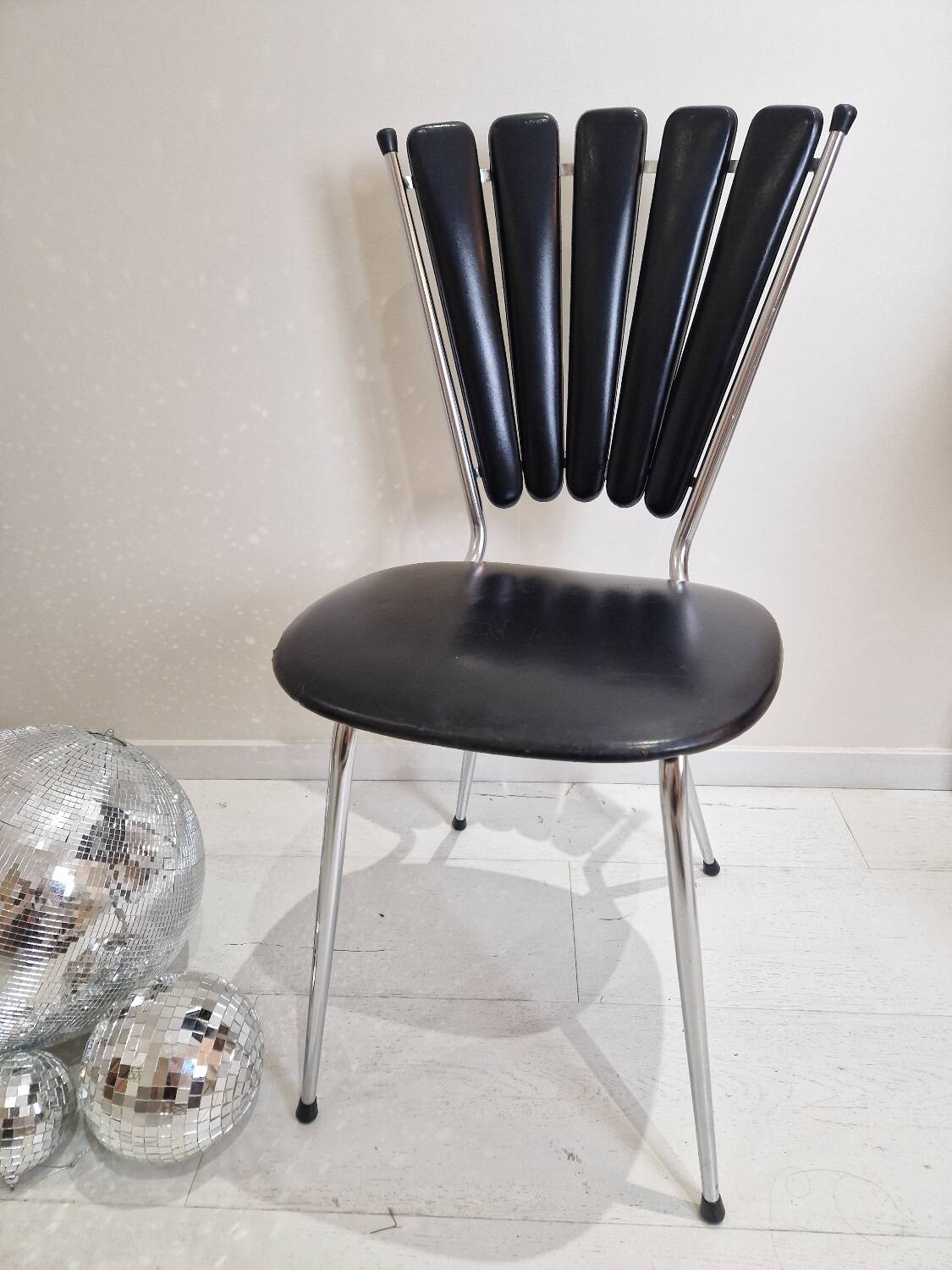 Vintage skai petal chair