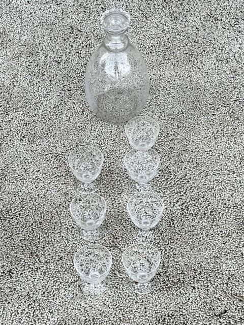 Carafe and 7 glasses