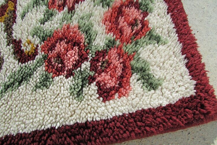 Romantic white and burgundy rug, 190 x 150 cm