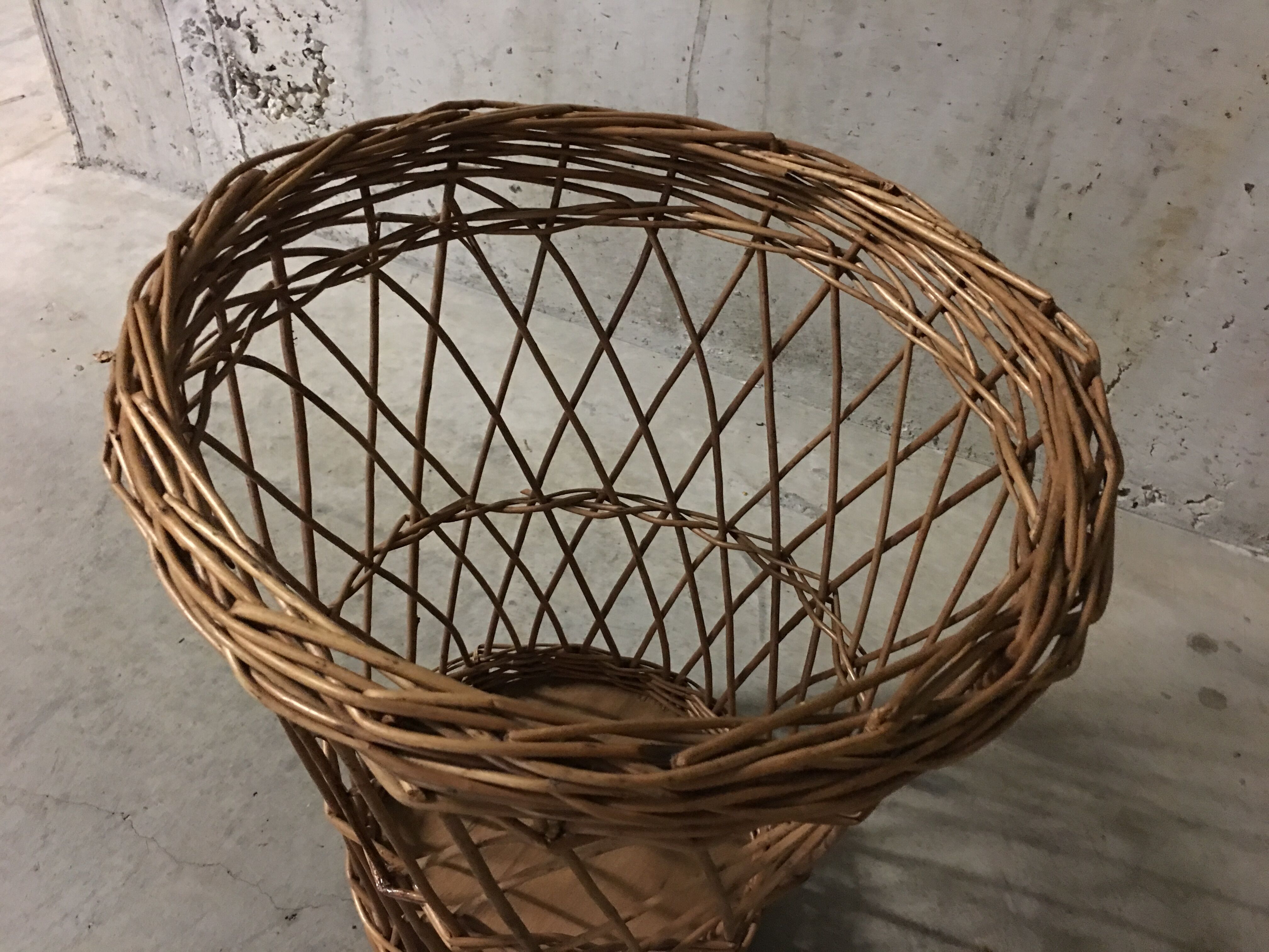 60s rattan basket
