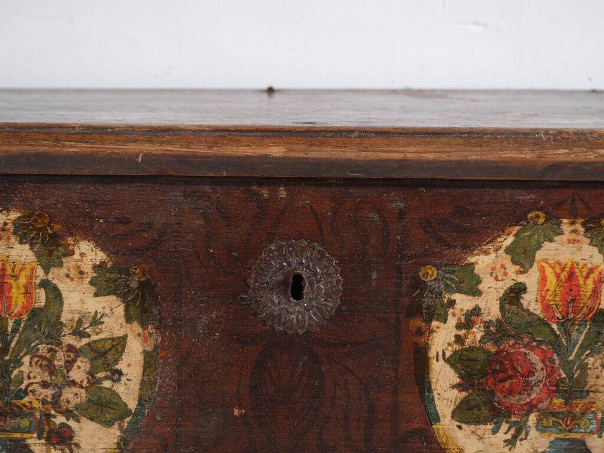 Central European wedding chest in polychrome pine with floral cartouches – Tyrol, circa 1890