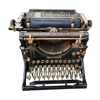 Machine à écrire Underwood 1900