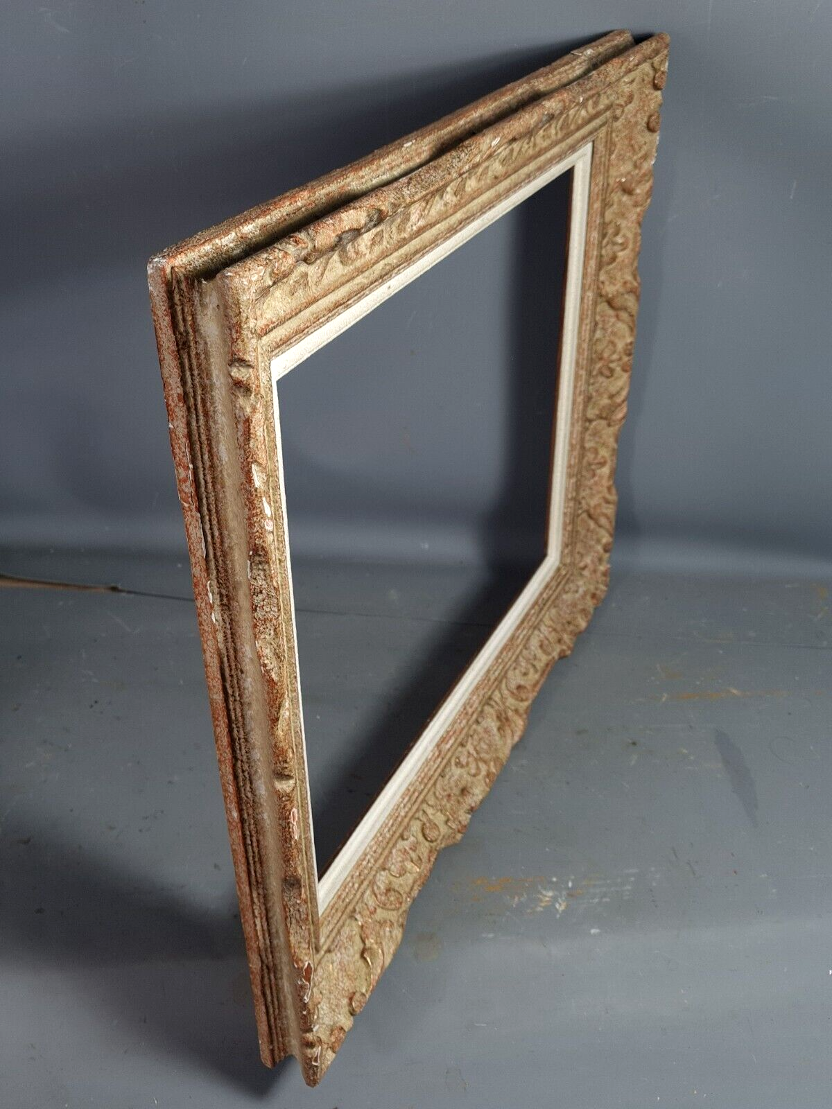 Montparnasse frame with keys carved ceruse wood 62x53 cm, foliage 46x38 cm SB