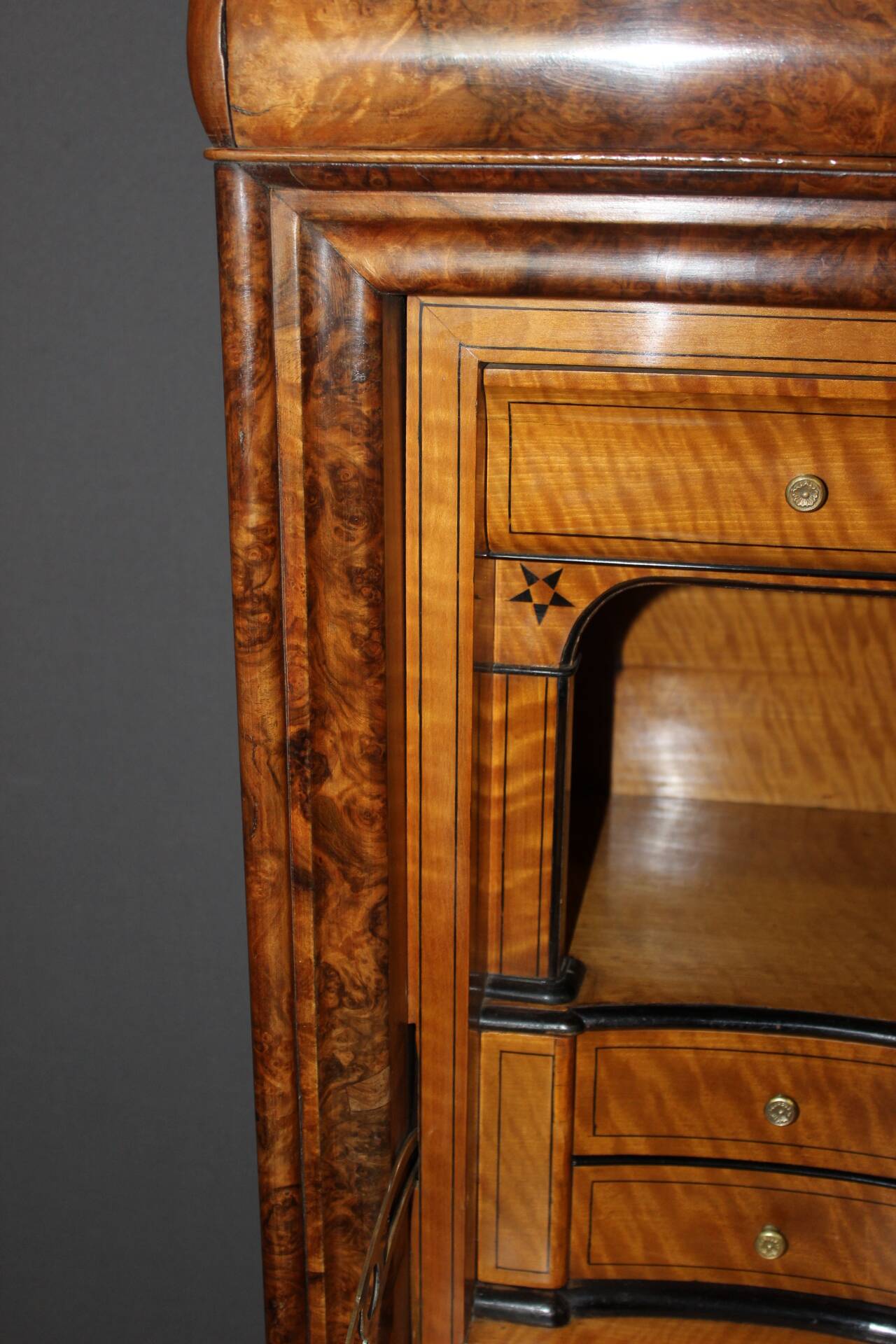Louis Philippe period secretary in walnut veneer, 19th century.