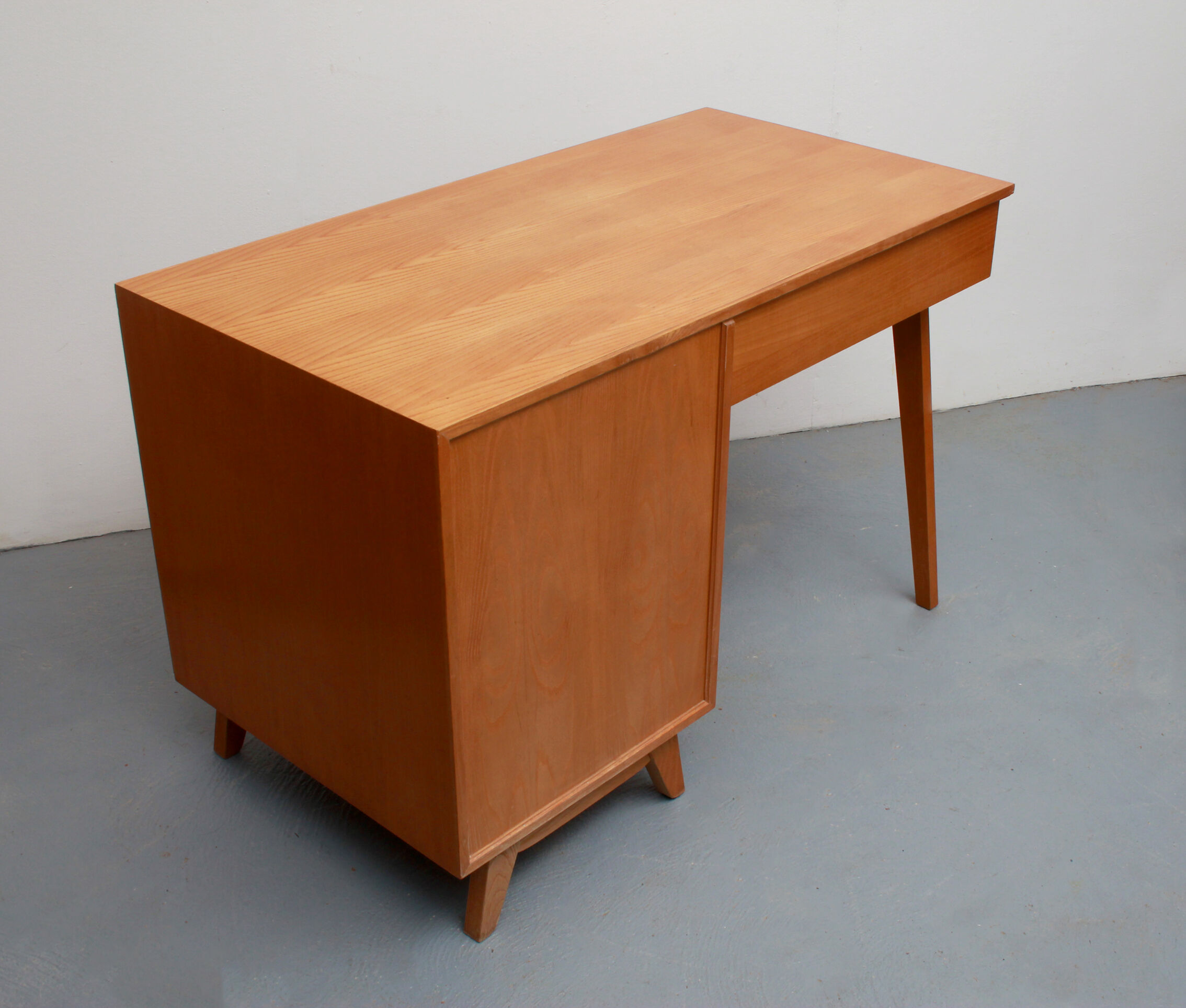 1950s lady desk in ash