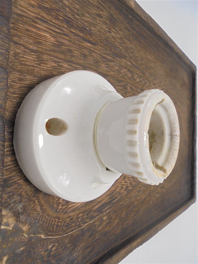 Porcelain wall lamp