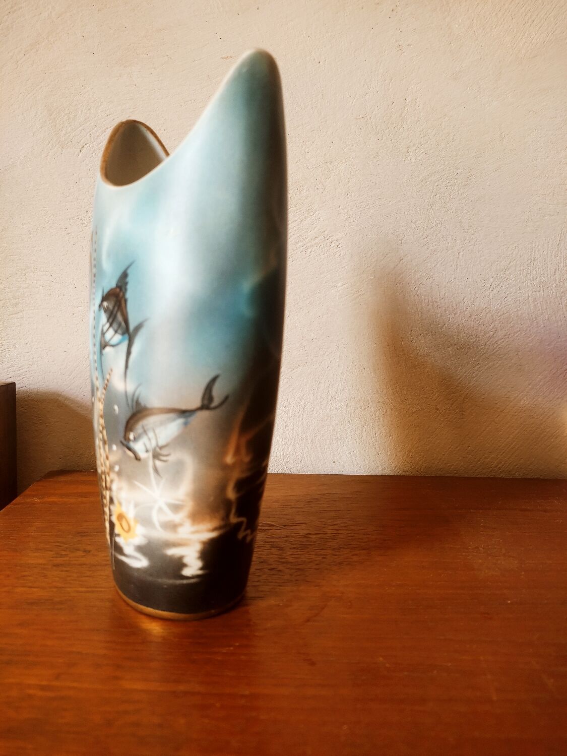 Free-form marine decoration vase
