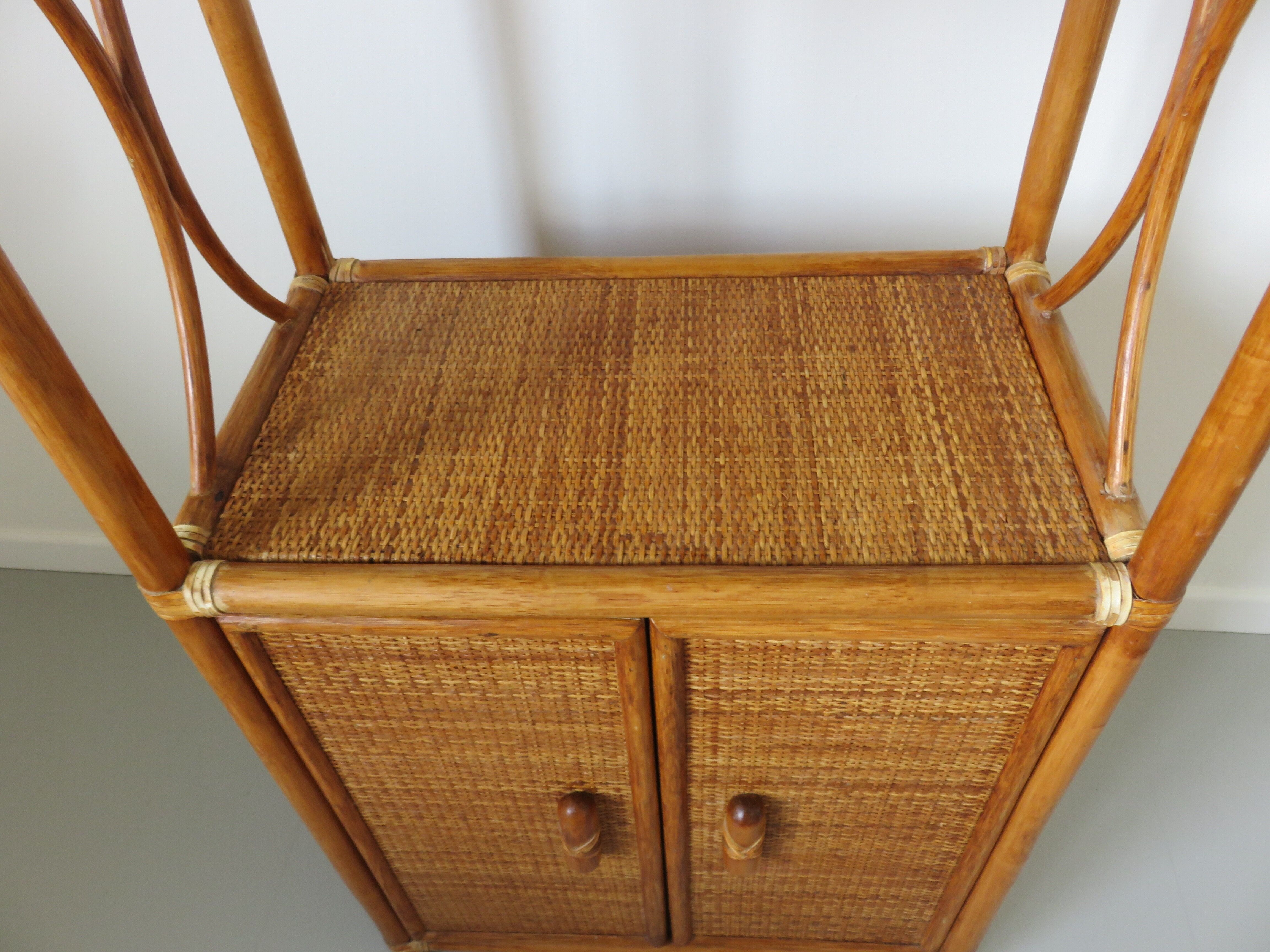 Etagère en rotin