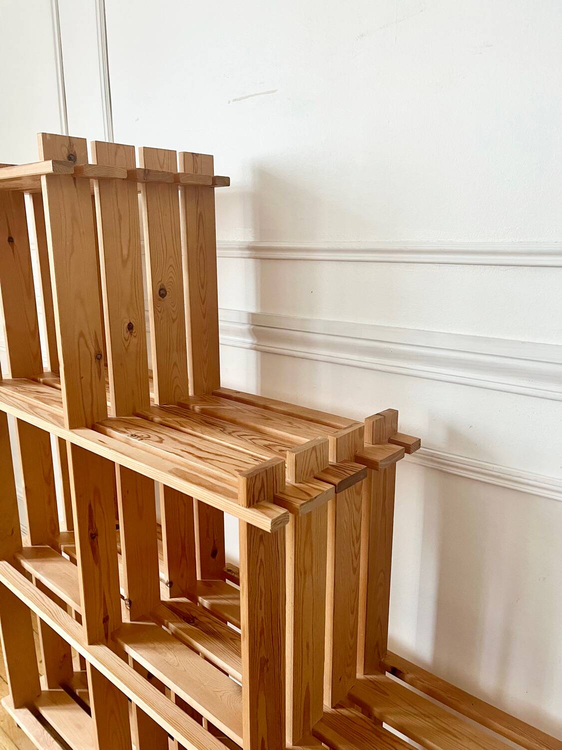 Bibliothèque escalier en pin esprit Maison Regain