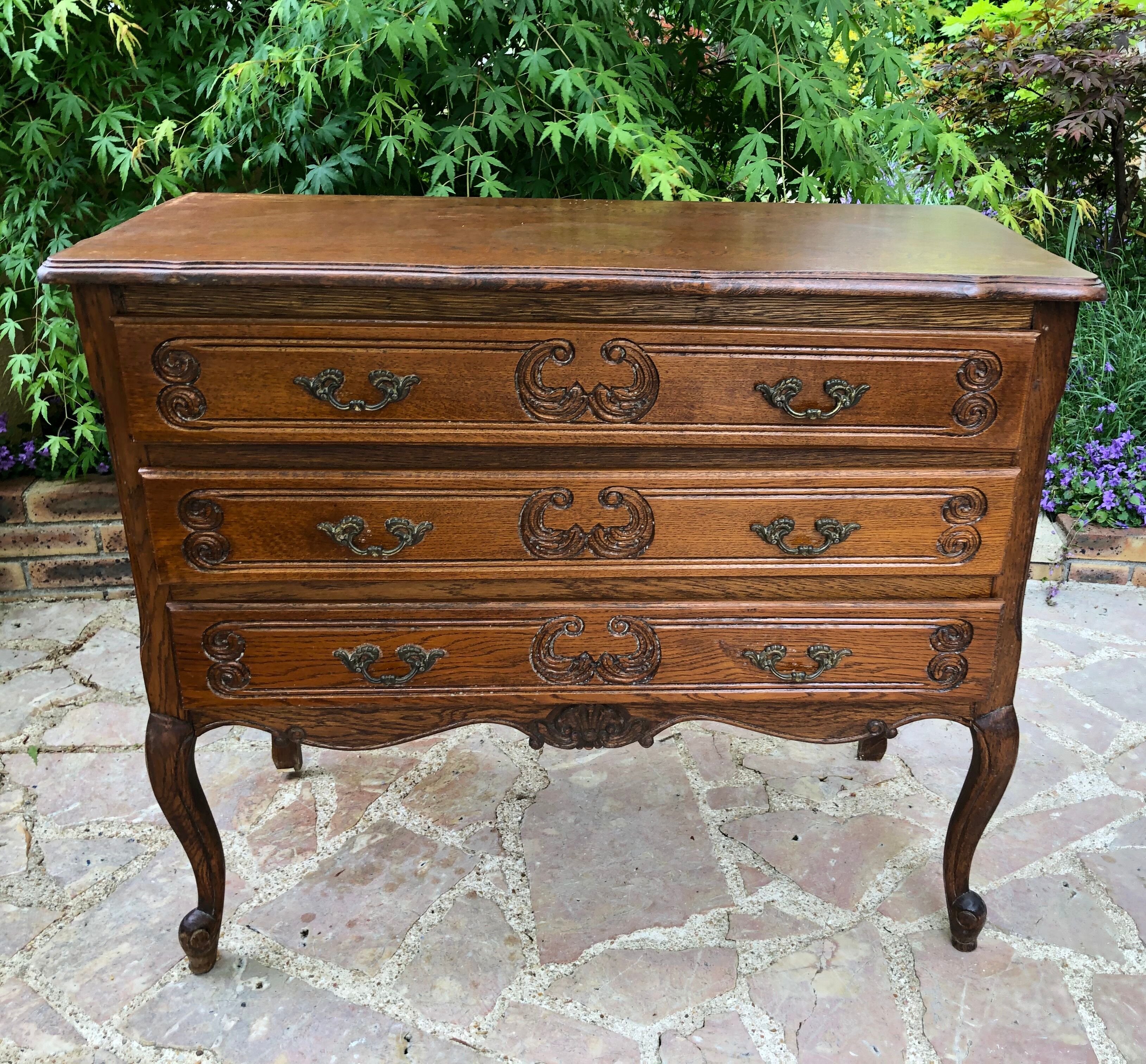 Dresser three drawers