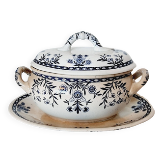 Antique Saucer Boat in Blue and White Porcelain with Floral Decor from France, 19th century