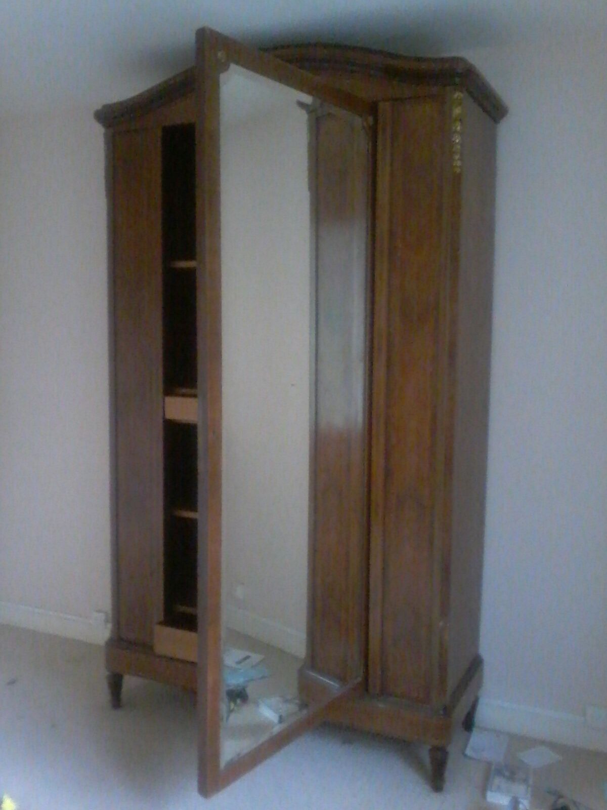 Wardrobe with one door