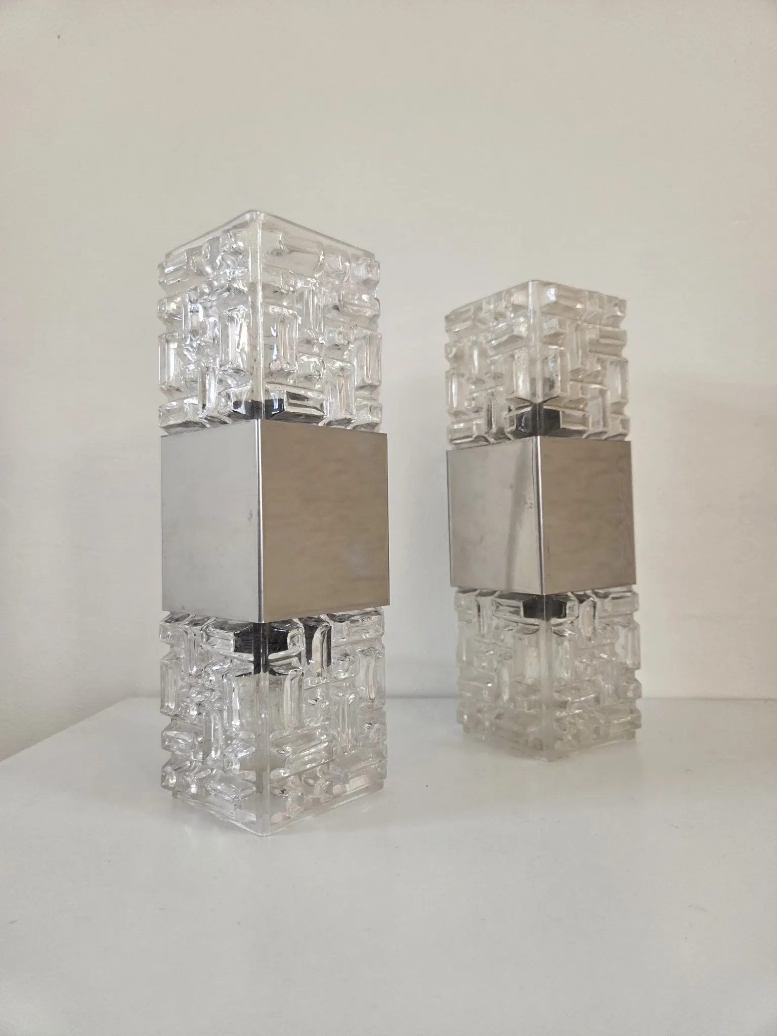 Pair of wall lights in glass and chrome metal