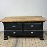 Low commode in pine and dark grey patina from the early 20th century.