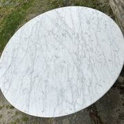 Tulip-shaped table with beveled calacata marble top, 1970s edition