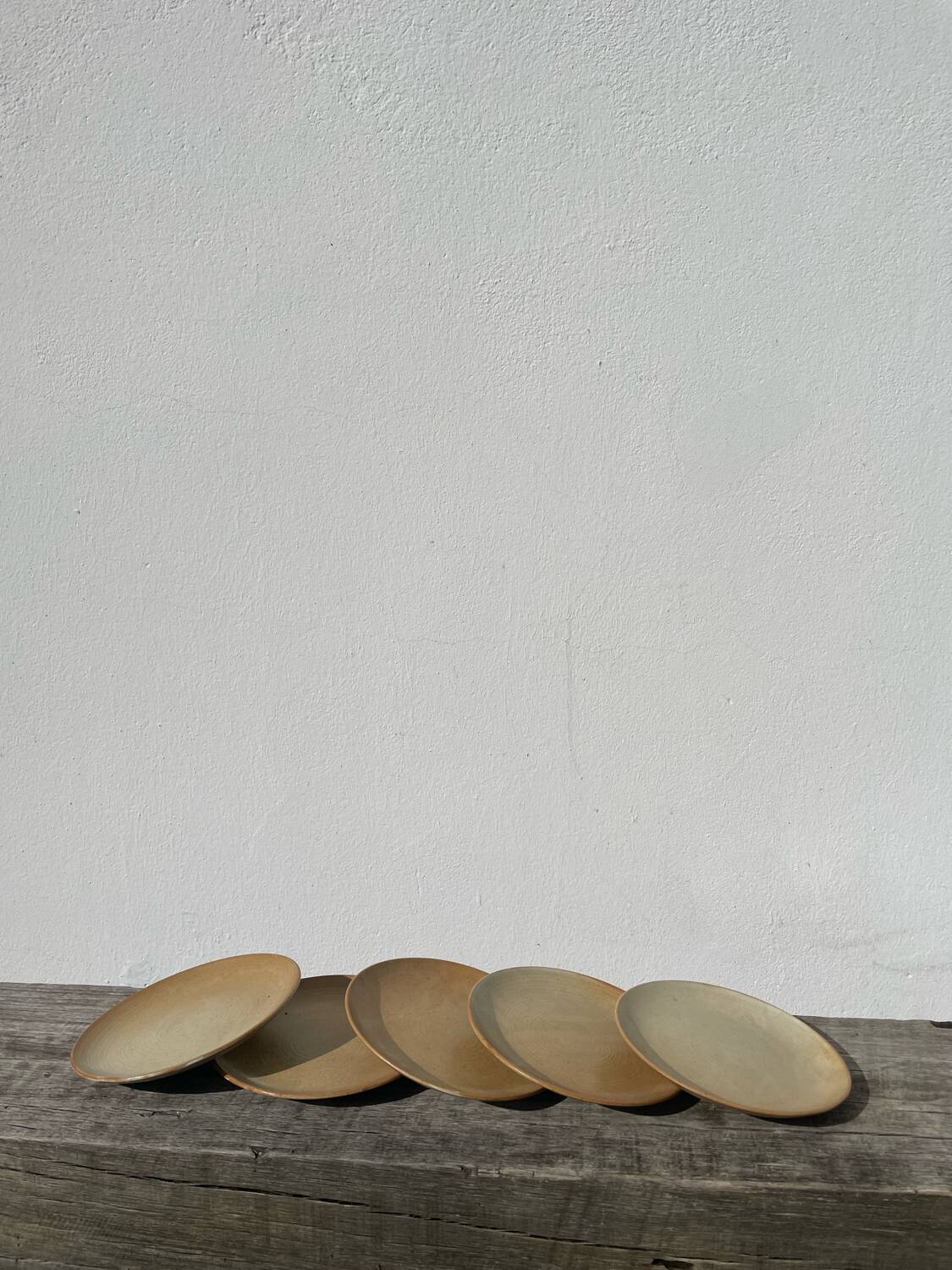 5 assiettes en dessert en grès beige